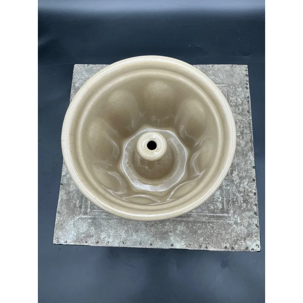 Vintage Fluted Stoneware Bundt Cake Mold Tan Ceramic Baking Pan Farmhouse Decor